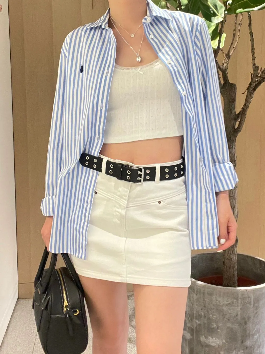 P260 💰 "Top quality" Style number: 8082# [Ralph Lauren classic basic new old money style striped shirt long sleeves] ✅Ralph Lauren Ralph Lauren colorful style old money style cotton poplin striped casual shirt long sleeves ✅Top ceiling quality ZP original development You can compare with the real thing at will ✅100% restored workmanship The entire garment is covered with seams and clean edges Curved triangular bifurcation ✅100% cotton poplin cotton Smooth to the touch Pre-car wash treatment The yarn is tighter ✅Customized dyed original pearlescent white bottom buttons, large and small zoning, vertical phoenix eyelets ✅Special shaped chiffon foil inside the collar door tube, not easy to deform and pull ✅Refreshing colorful striped shirt, salty or sweet, daily travel, extremely high production rate, customized style ✅The upper body looks much better than the real thing, can be worn alone or worn in all seasons, highly recommended for goddesses, size: S-XL, color: red, blue, green